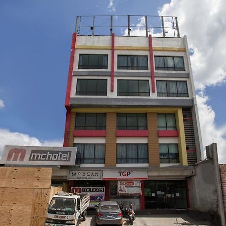 Oyo 666 Mc Hotel Fairview Кесон-Сити Экстерьер фото