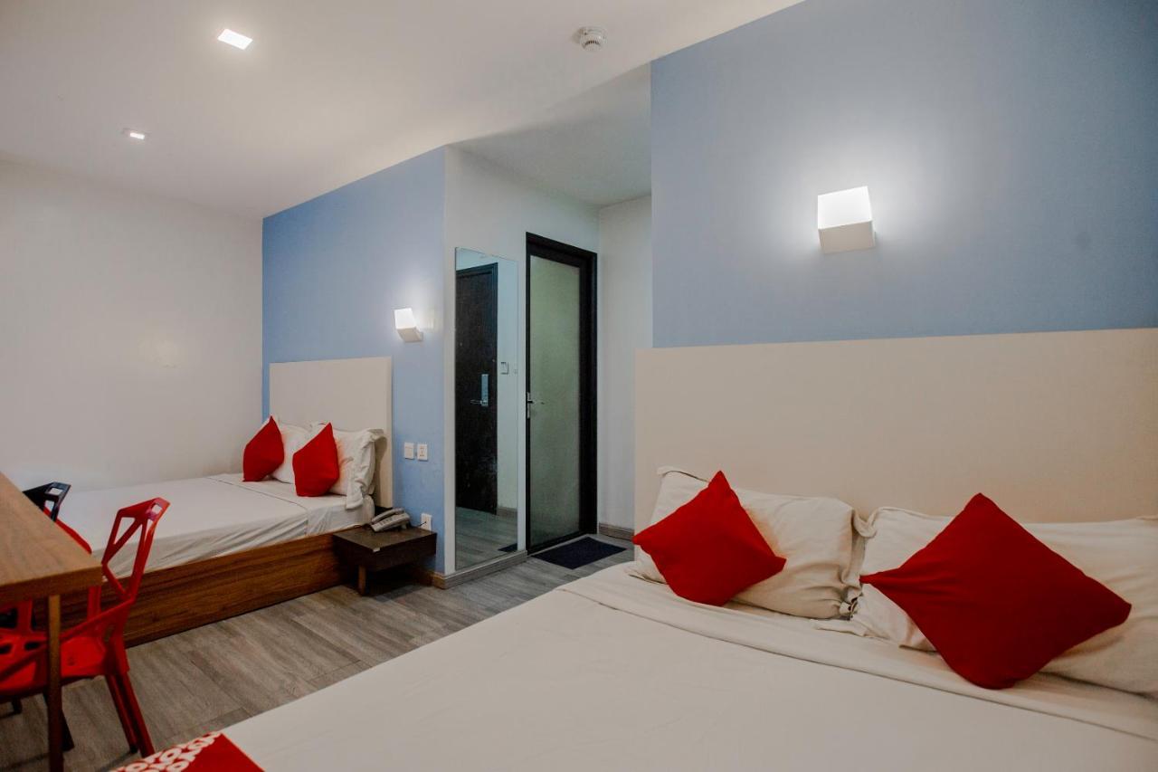 Oyo 666 Mc Hotel Fairview Кесон-Сити Экстерьер фото