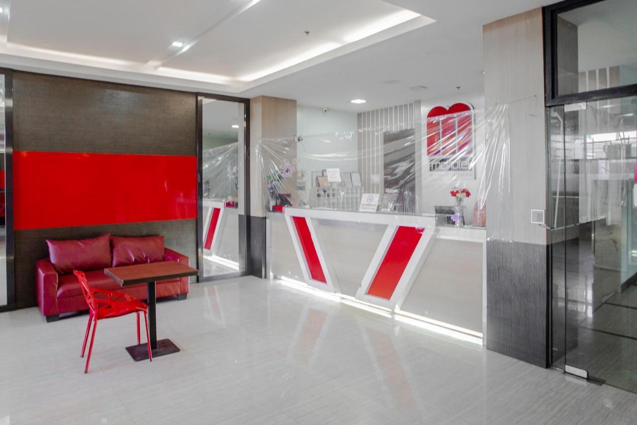 Oyo 666 Mc Hotel Fairview Кесон-Сити Экстерьер фото