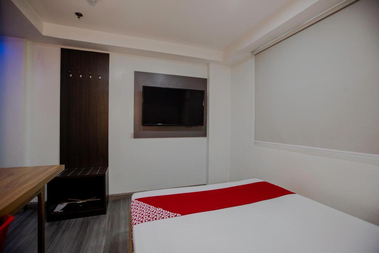 Oyo 666 Mc Hotel Fairview Кесон-Сити Экстерьер фото