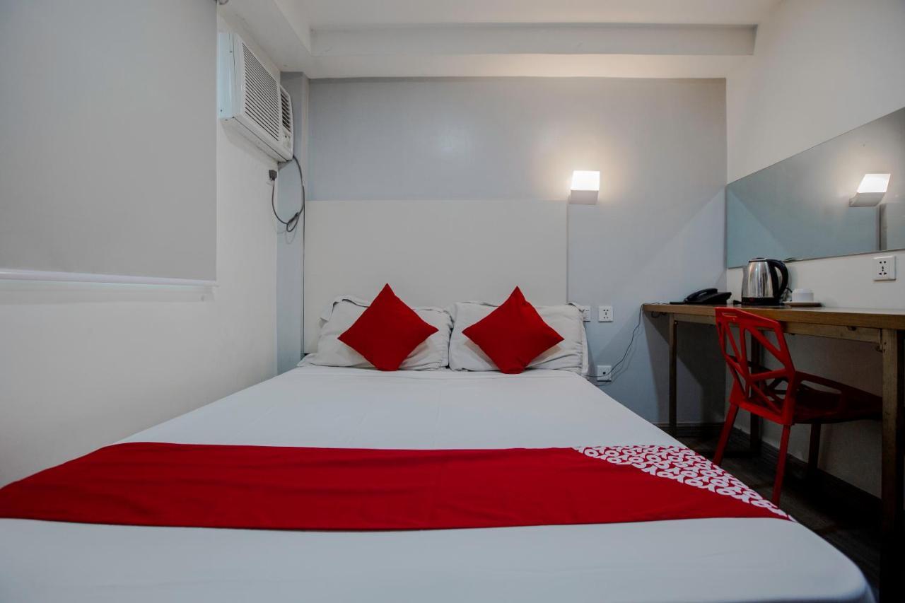Oyo 666 Mc Hotel Fairview Кесон-Сити Экстерьер фото