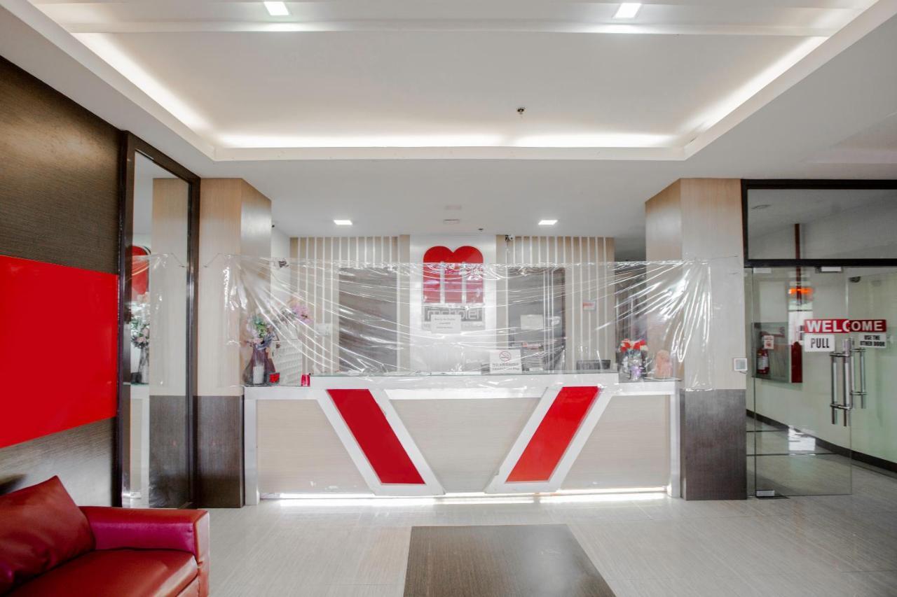 Oyo 666 Mc Hotel Fairview Кесон-Сити Экстерьер фото